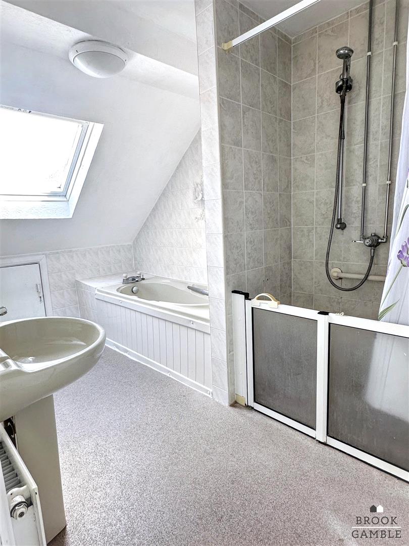 3 Bedroom House - Semi-Detached. Clifford Avenue in Eastbourne, East Sussex 19